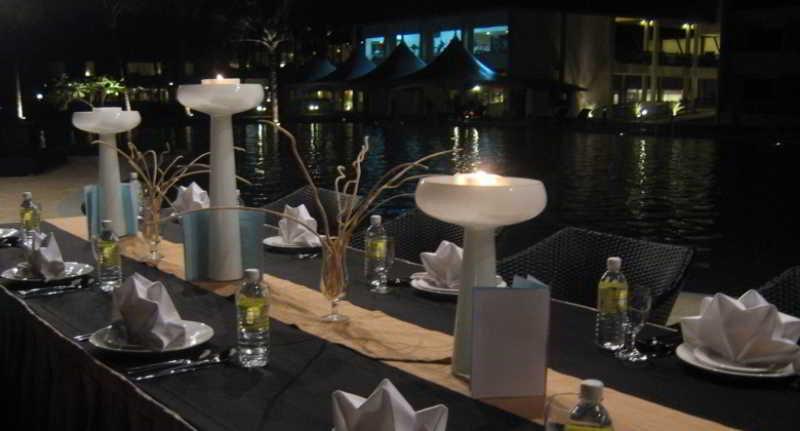 Damai Puri Resort & Spa Kuching Dış mekan fotoğraf The interior of the restaurant