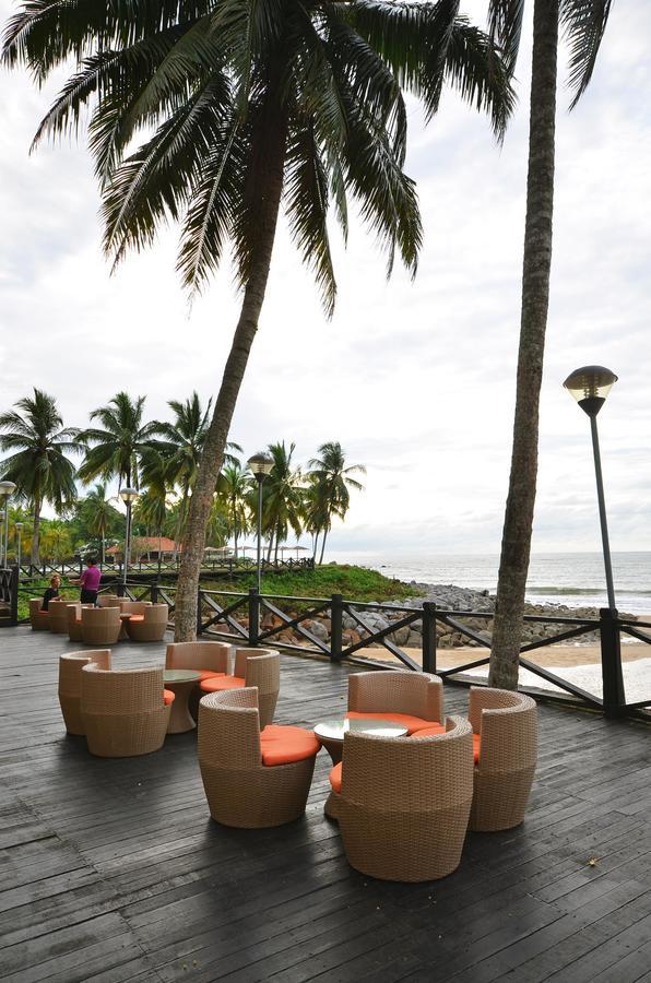 Damai Puri Resort & Spa Kuching Dış mekan fotoğraf The beach at the Mövenpick Hotel, Labadi, Accra
