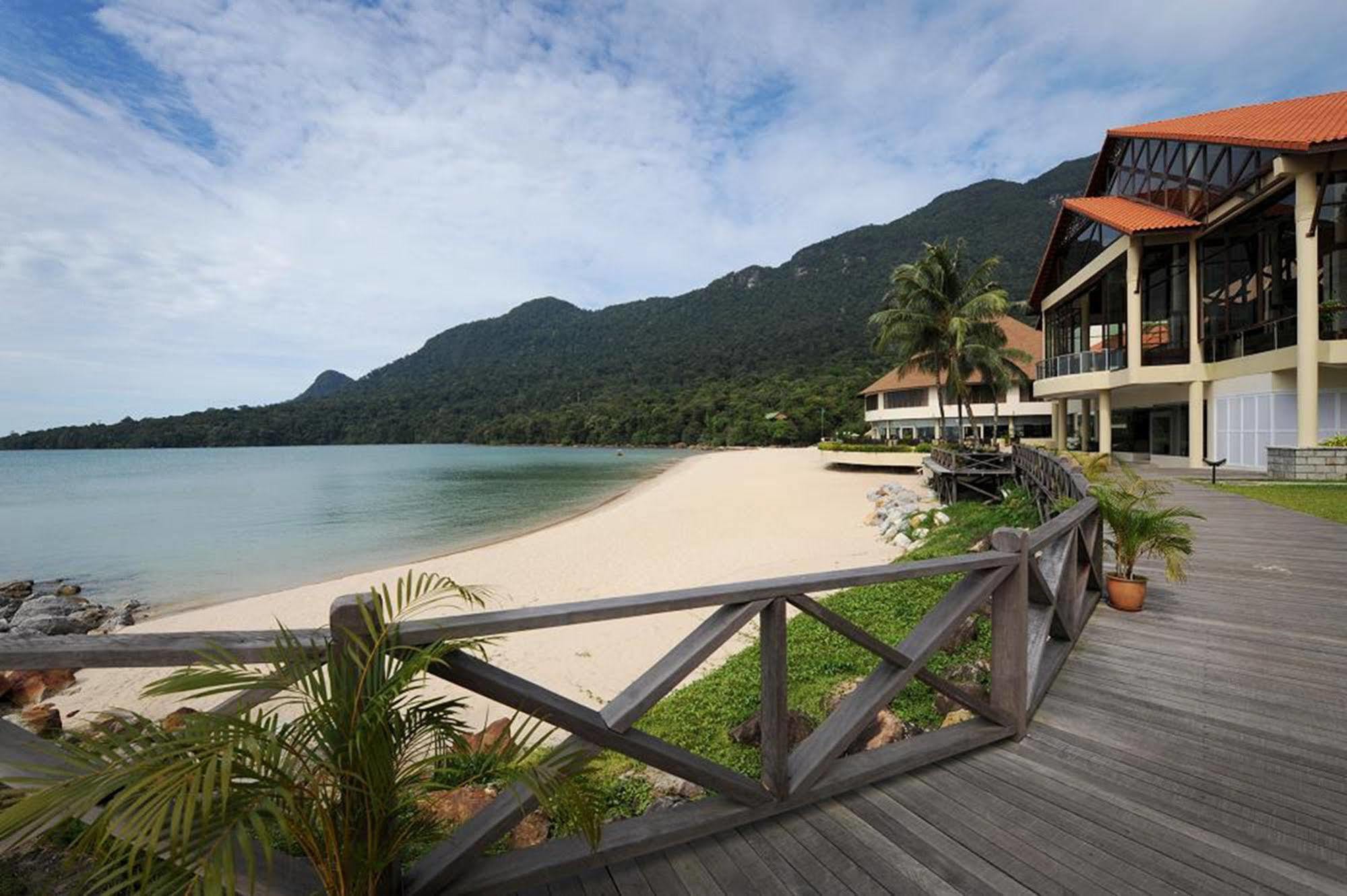 Damai Puri Resort & Spa Kuching Dış mekan fotoğraf The beach at Pangkor Laut Resort