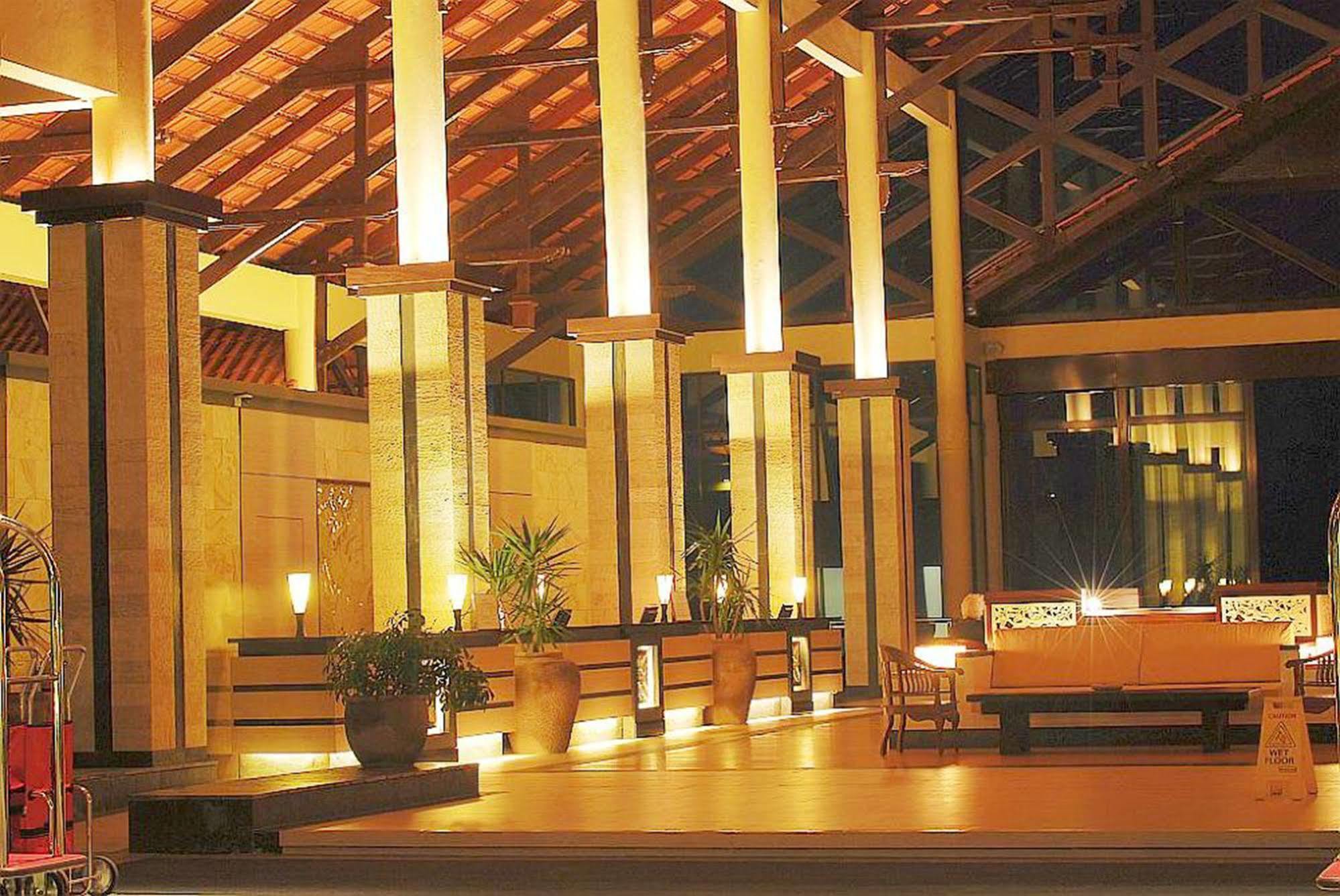 Damai Puri Resort & Spa Kuching Dış mekan fotoğraf The interior of the hotel