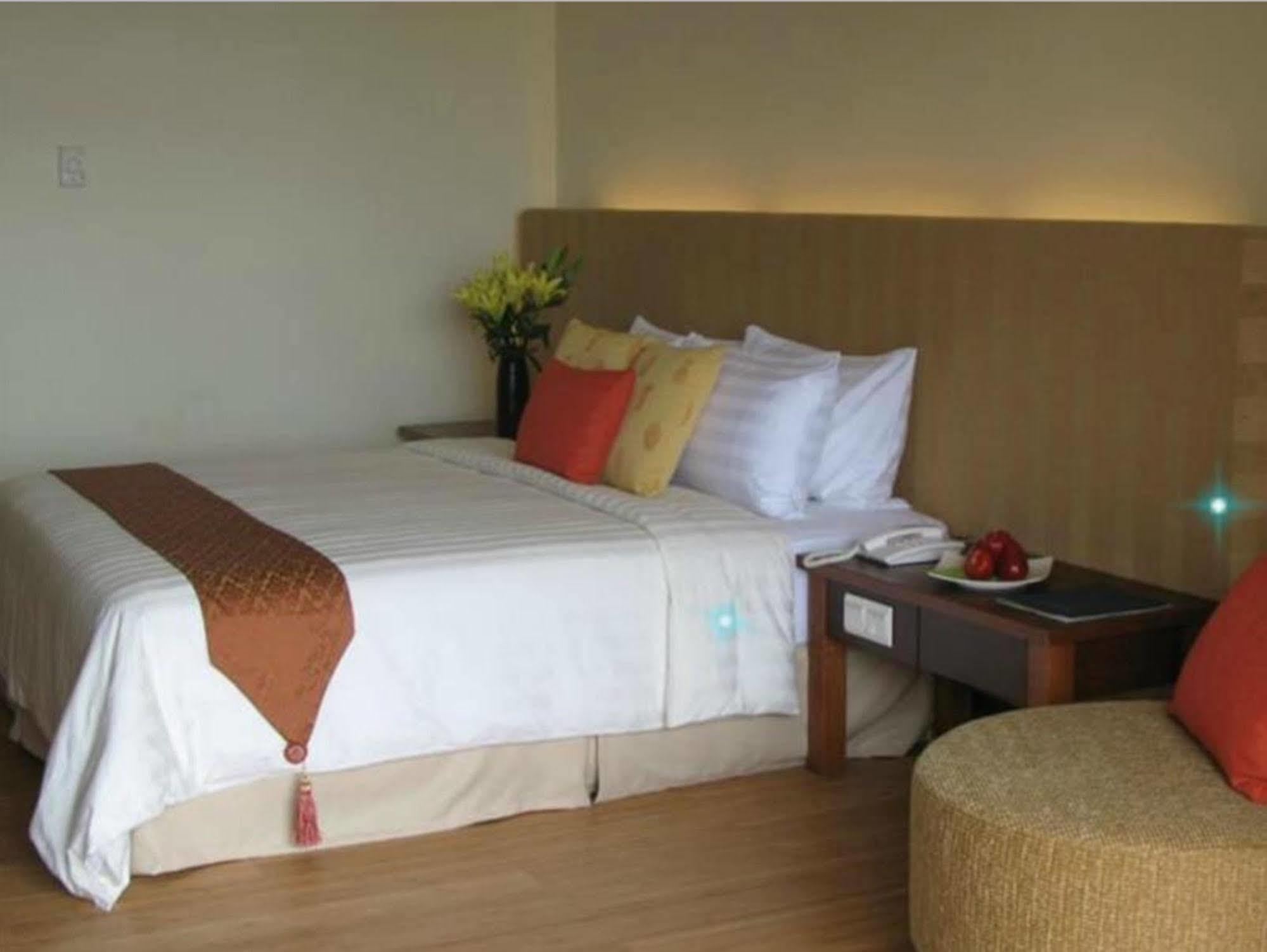 Damai Puri Resort & Spa Kuching Dış mekan fotoğraf A bedroom at the hotel