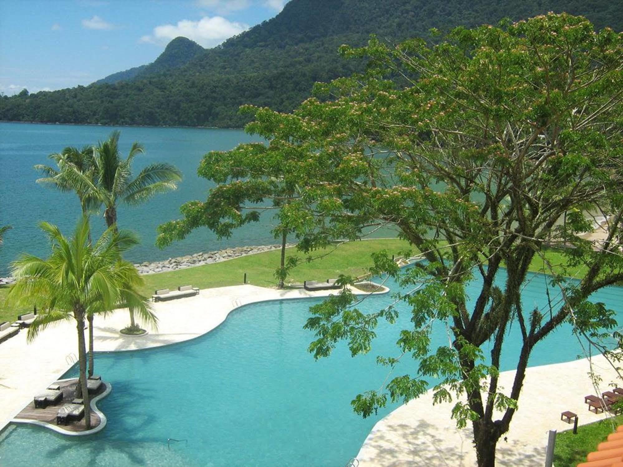 Damai Puri Resort & Spa Kuching Dış mekan fotoğraf The pool at the Pangkor Laut Resort